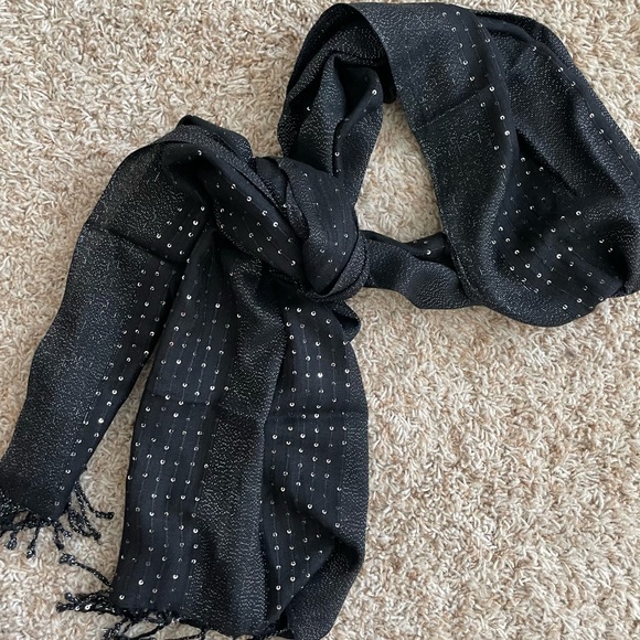 Sparkly black scarf - Picture 2 of 5